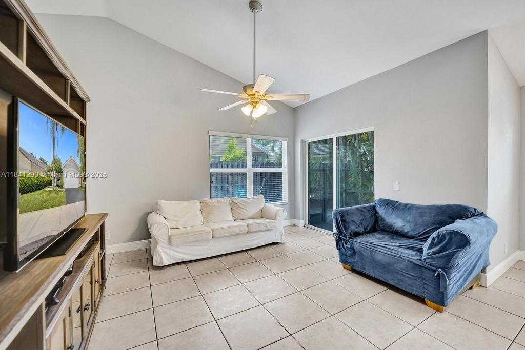 Small Image of 2702 ARBORWOOD RD, Davie Number 9