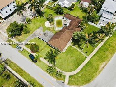 Small Image of 10900 NORTH BAYSHORE DR, Miami Number 22