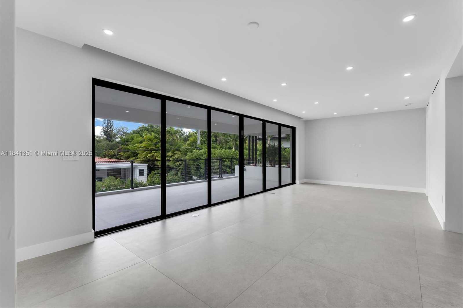 Small Image of 285 WOODCREST RD, Key Biscayne Number 10