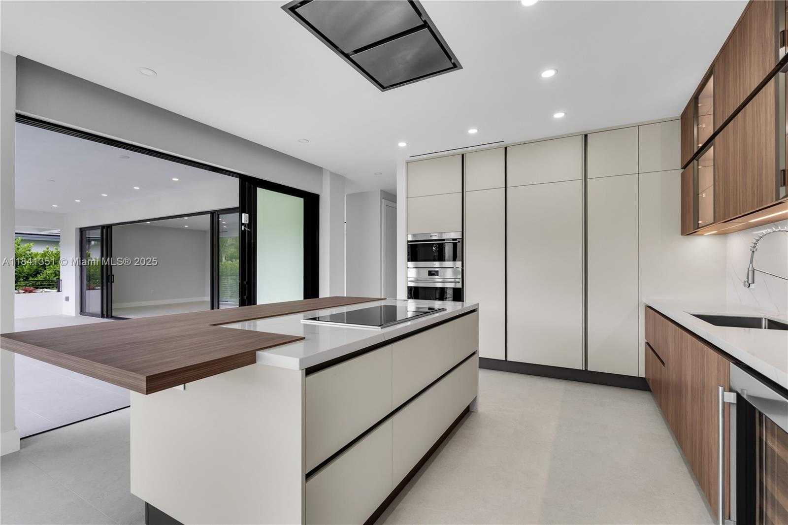 Small Image of 285 WOODCREST RD, Key Biscayne Number 11