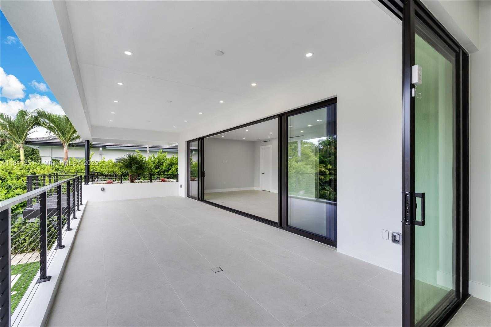 Small Image of 285 WOODCREST RD, Key Biscayne Number 12