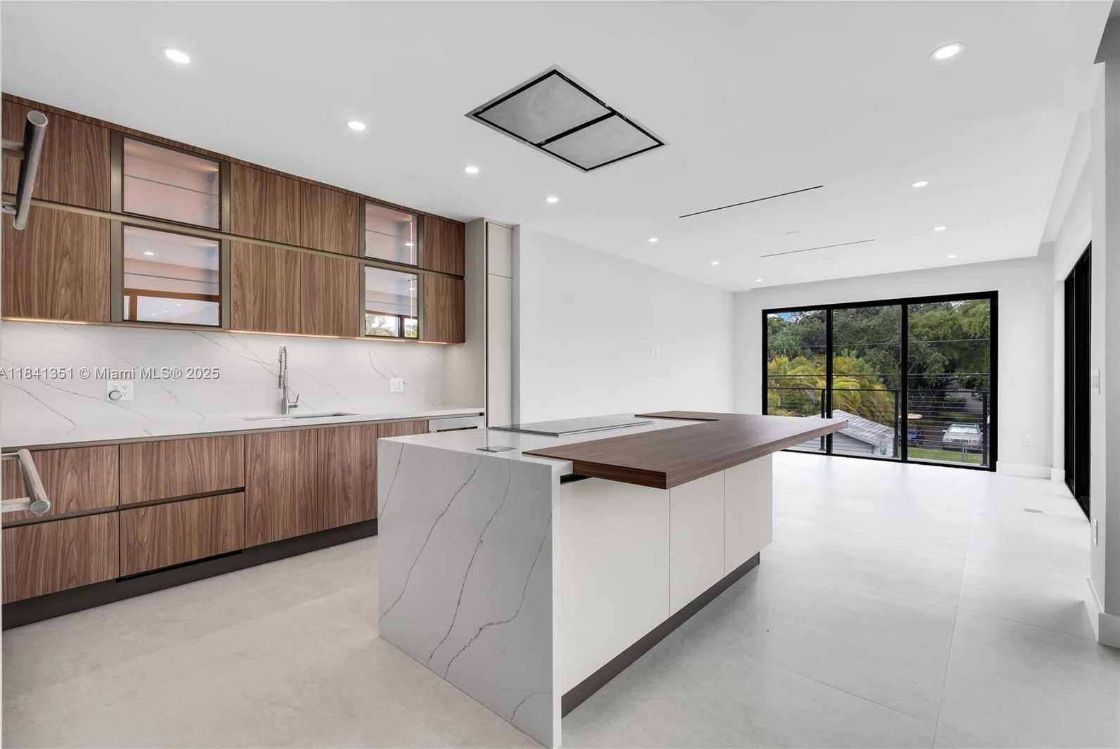 Small Image of 285 WOODCREST RD, Key Biscayne Number 14