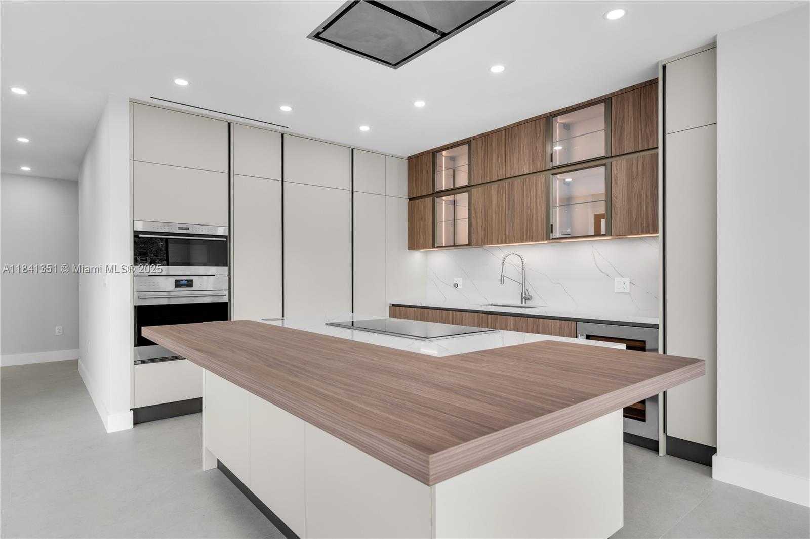Small Image of 285 WOODCREST RD, Key Biscayne Number 15