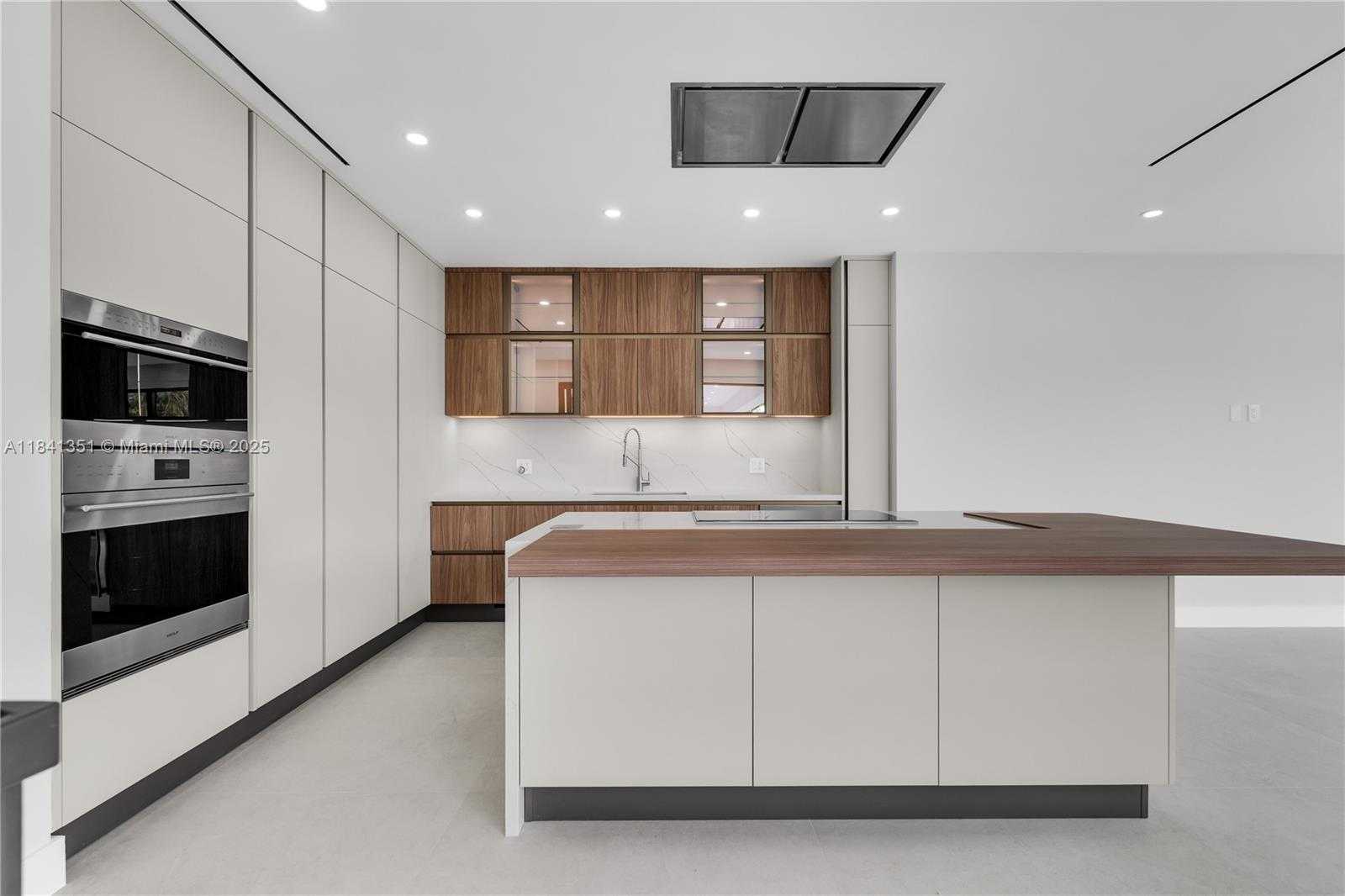 Small Image of 285 WOODCREST RD, Key Biscayne Number 16