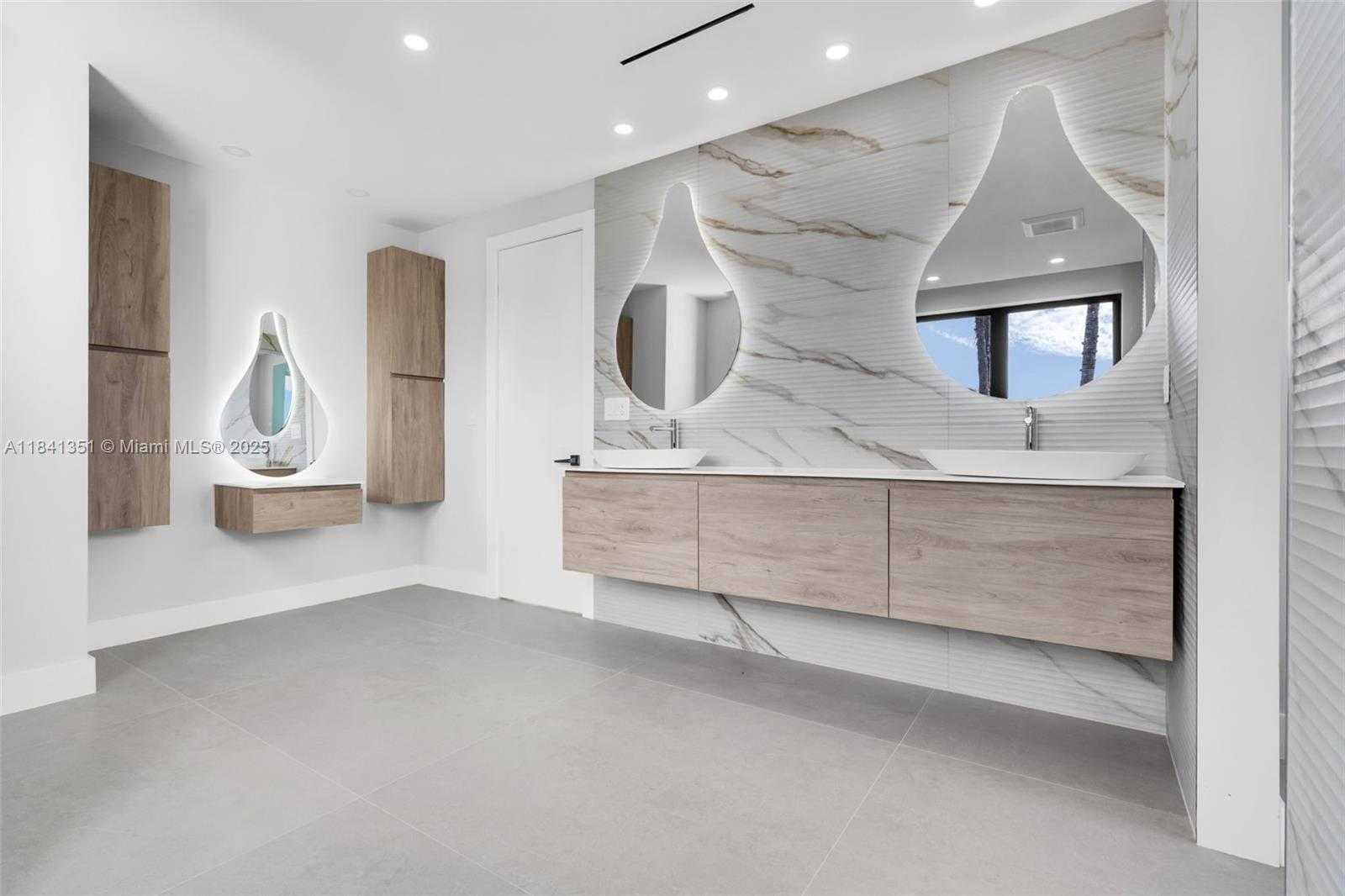 Small Image of 285 WOODCREST RD, Key Biscayne Number 23
