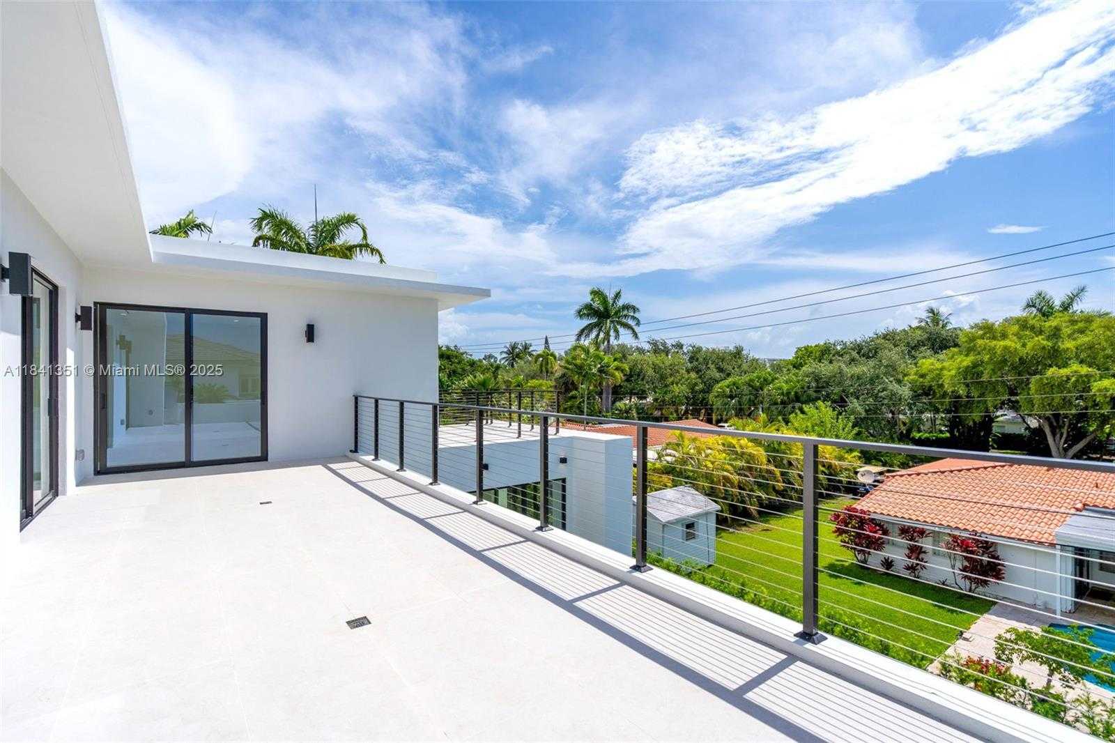 Small Image of 285 WOODCREST RD, Key Biscayne Number 26