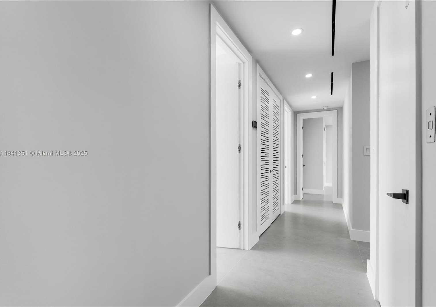 Small Image of 285 WOODCREST RD, Key Biscayne Number 27