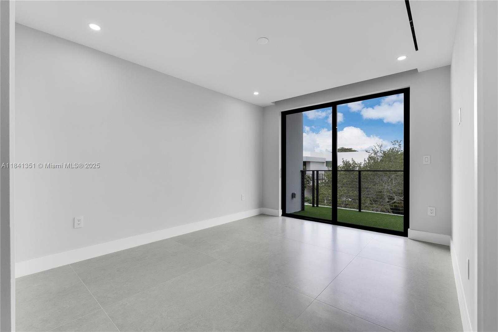 Small Image of 285 WOODCREST RD, Key Biscayne Number 29