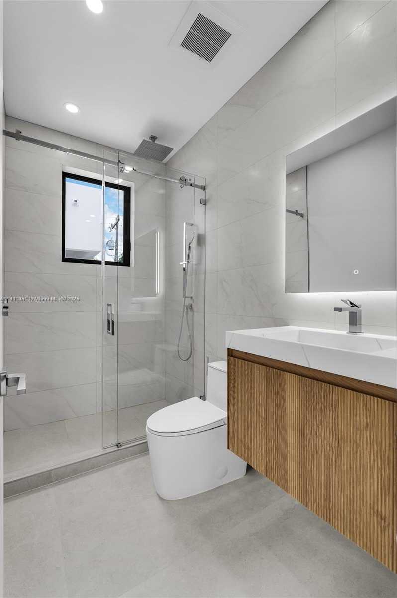 Small Image of 285 WOODCREST RD, Key Biscayne Number 33