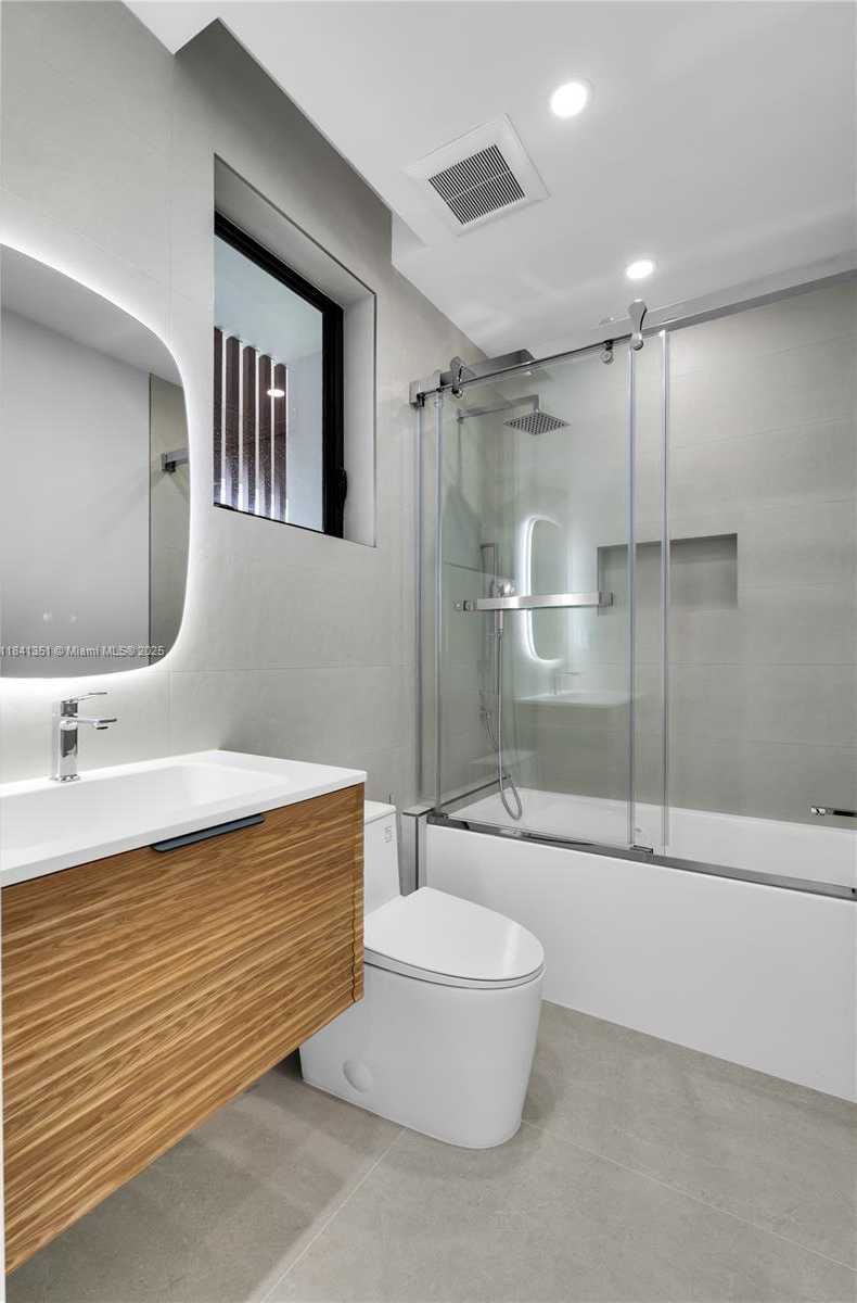 Small Image of 285 WOODCREST RD, Key Biscayne Number 39