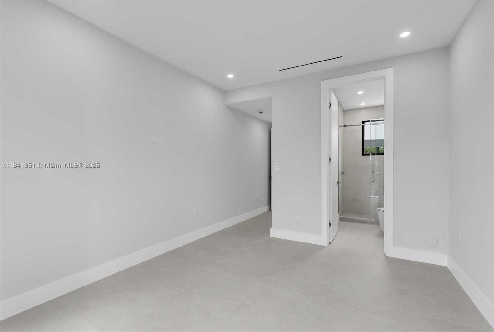 Small Image of 285 WOODCREST RD, Key Biscayne Number 40