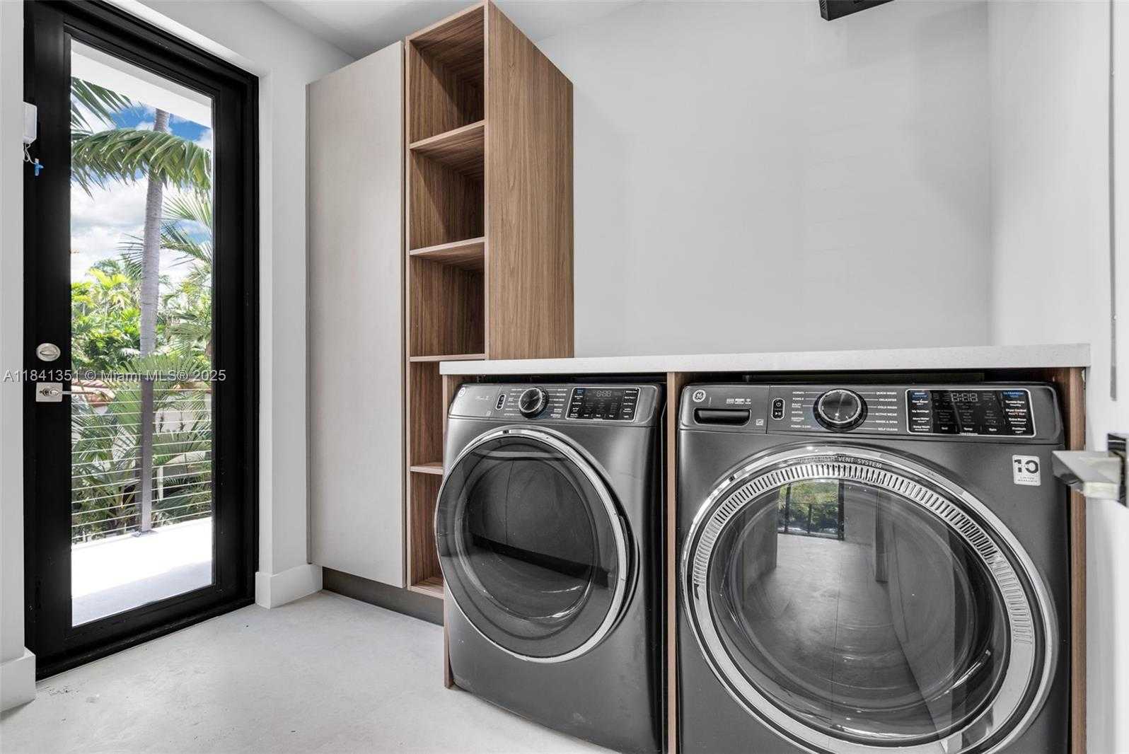 Small Image of 285 WOODCREST RD, Key Biscayne Number 44