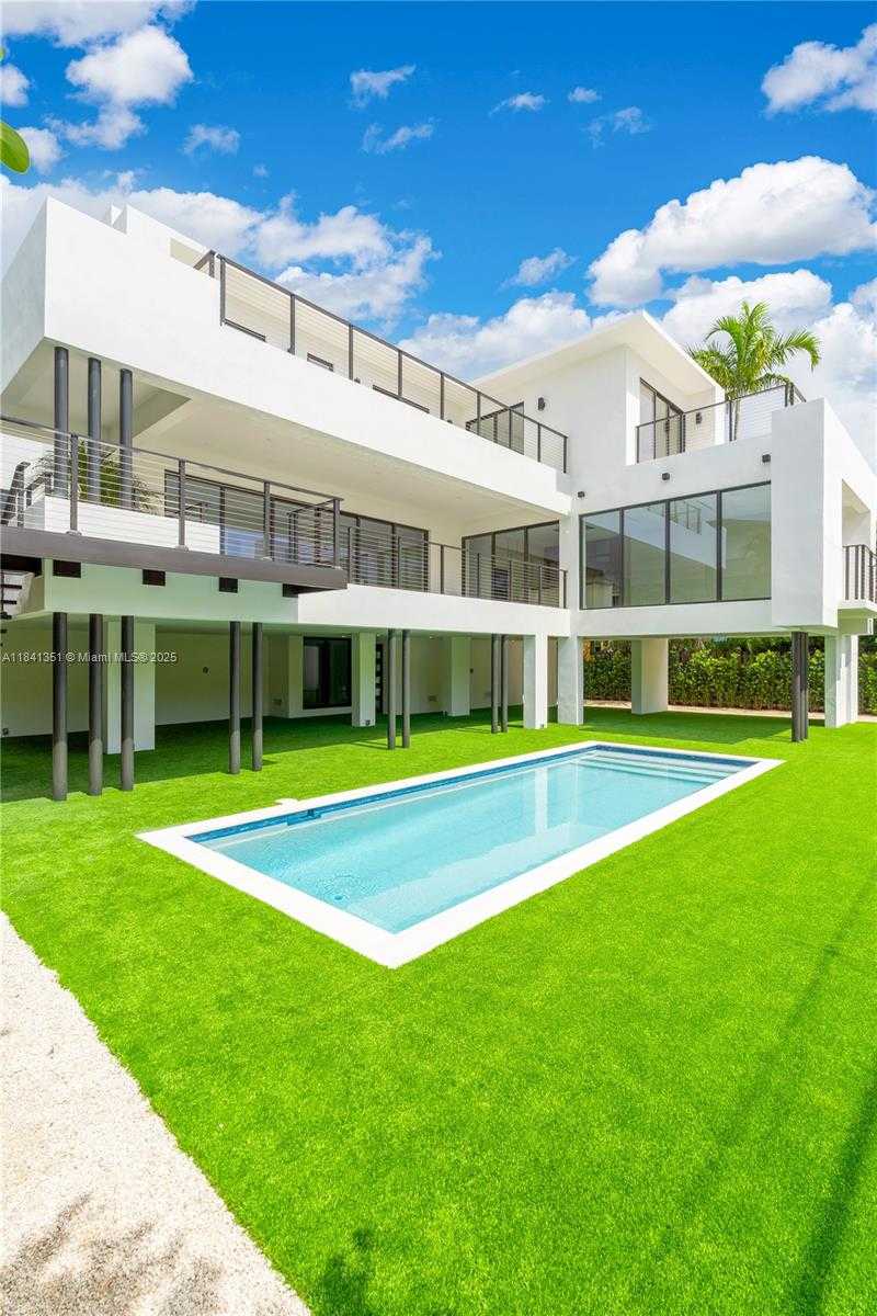 Small Image of 285 WOODCREST RD, Key Biscayne Number 7