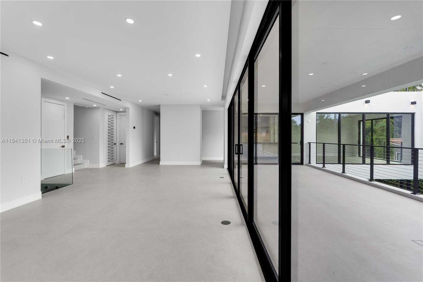 Small Image of 285 WOODCREST RD, Key Biscayne Number 8