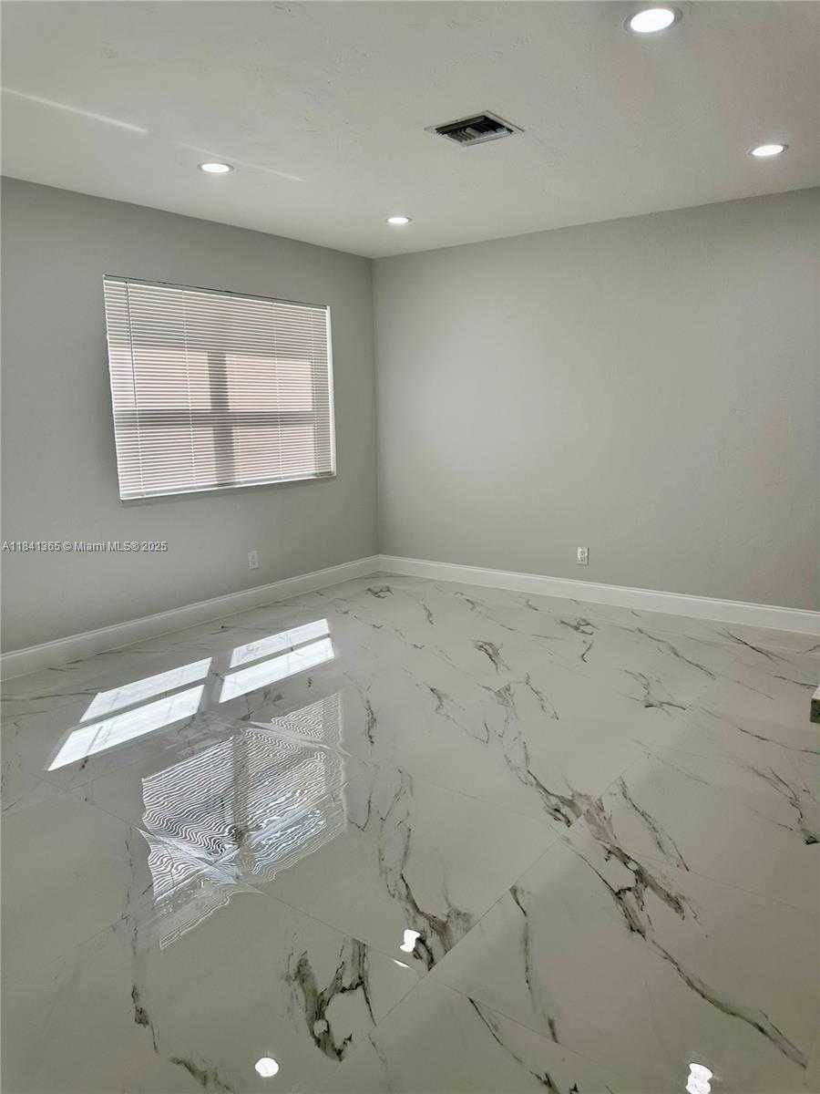 Small Image of 1130 SOUTH WEST 47TH AVE, Plantation Number 4