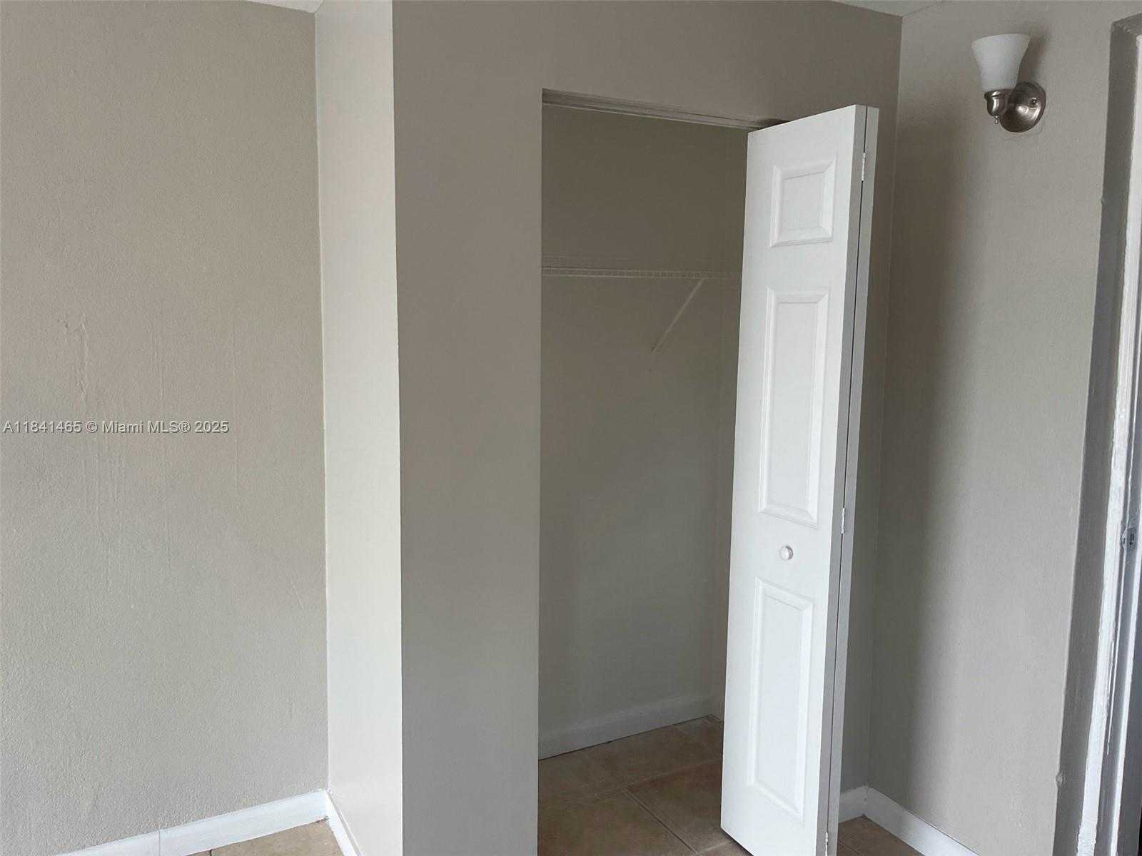 Small Image of 7420 NORTH FARRAGUT ST, Hollywood Number 17