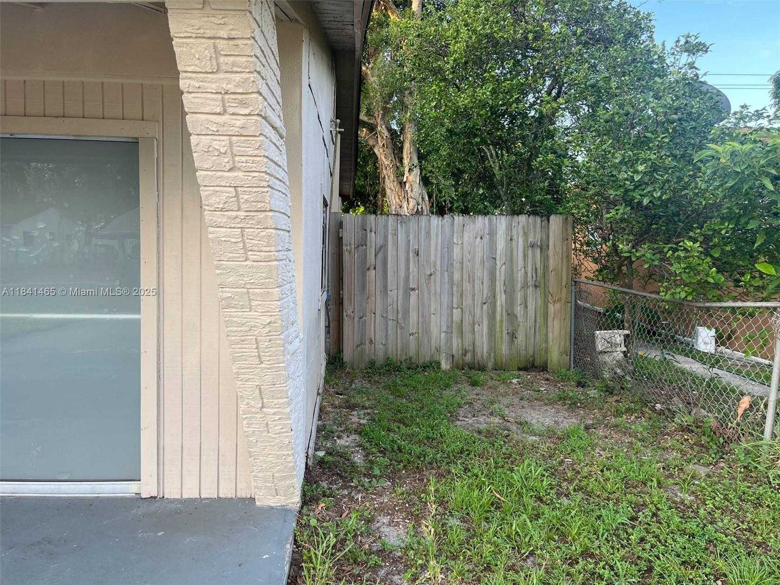 Small Image of 7420 NORTH FARRAGUT ST, Hollywood Number 36