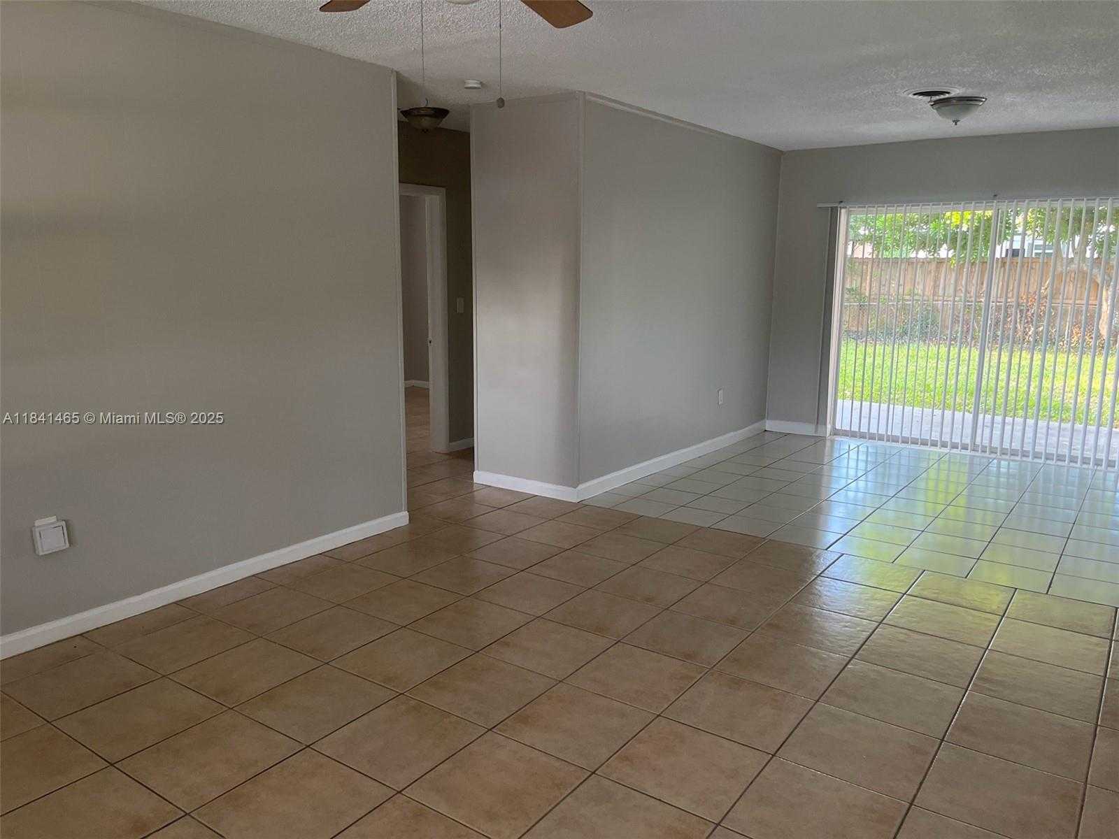 Small Image of 7420 NORTH FARRAGUT ST, Hollywood Number 4