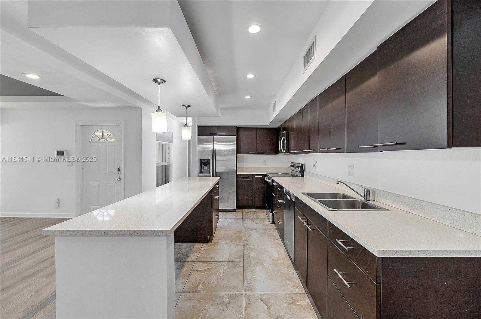 Small Image of 6703 BROOKWOOD BLVD, Tamarac Number 13
