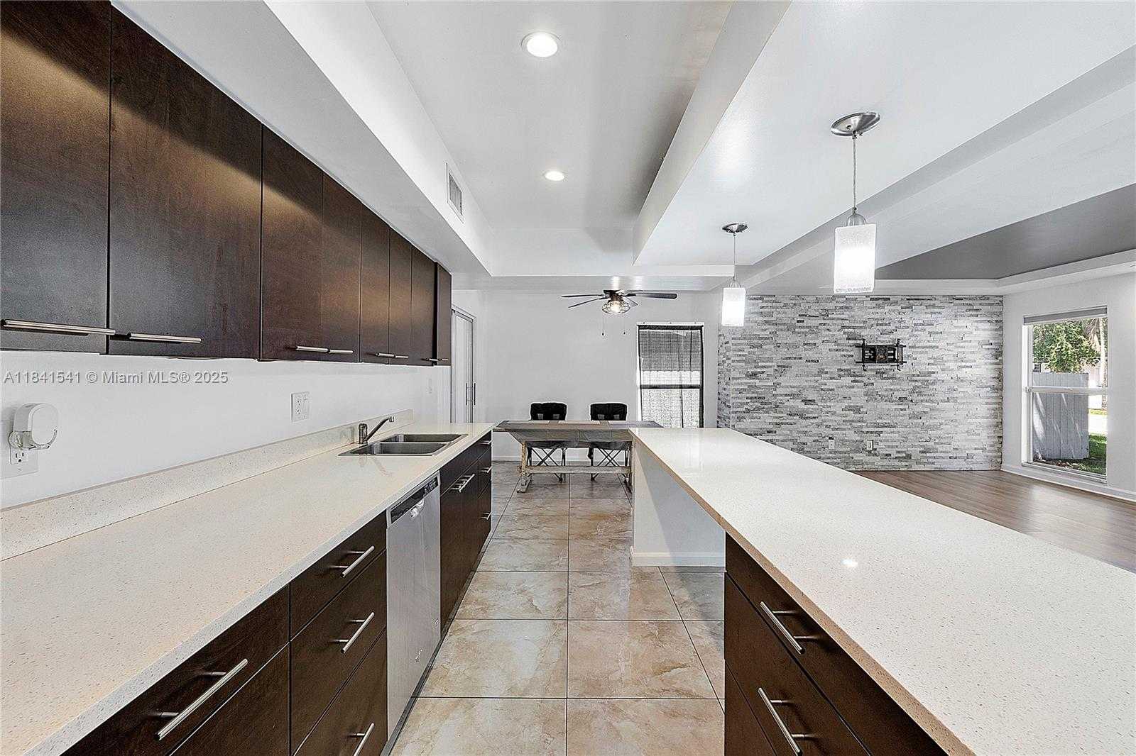 Small Image of 6703 BROOKWOOD BLVD, Tamarac Number 14