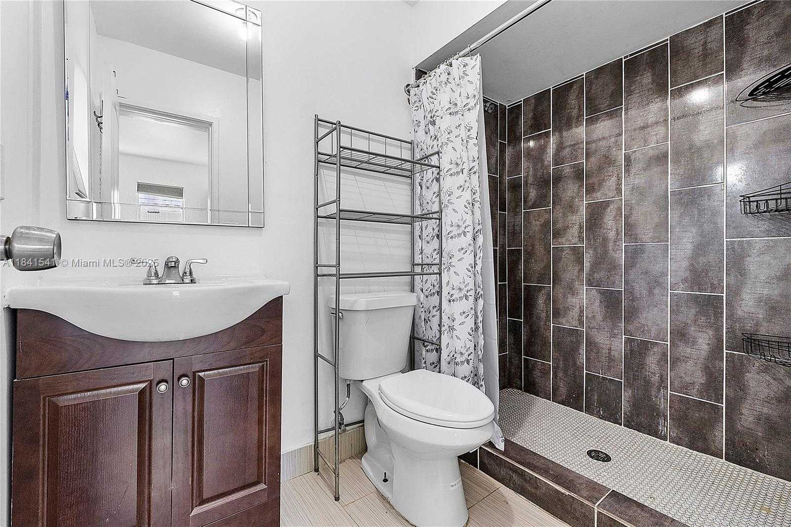 Small Image of 6703 BROOKWOOD BLVD, Tamarac Number 22