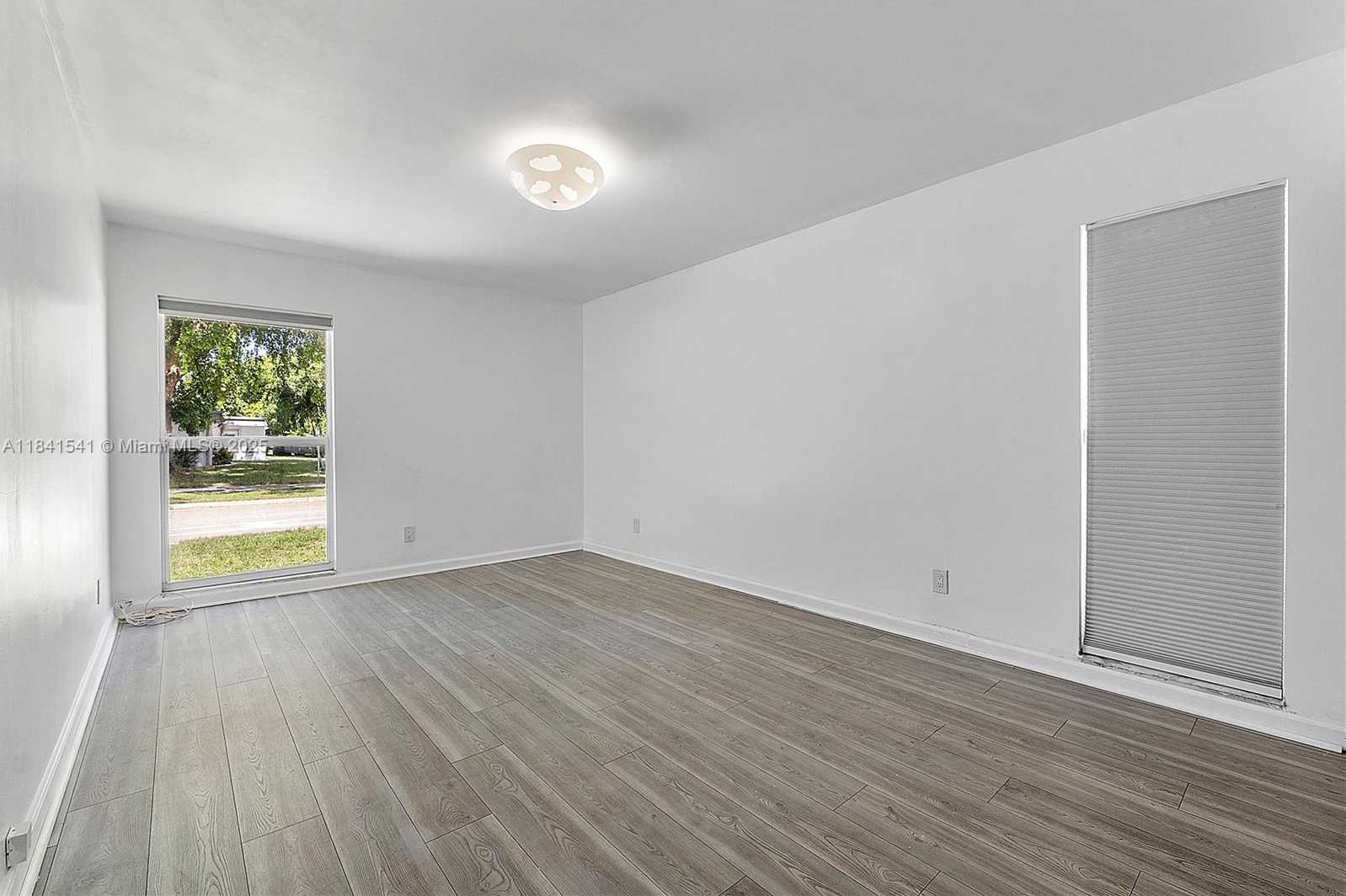 Small Image of 6703 BROOKWOOD BLVD, Tamarac Number 23