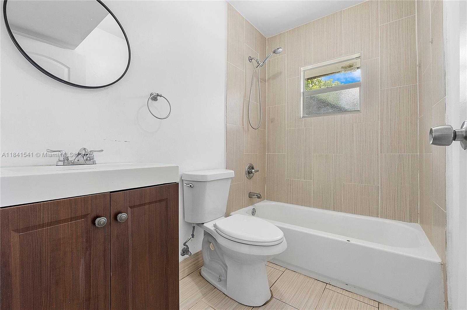 Small Image of 6703 BROOKWOOD BLVD, Tamarac Number 25
