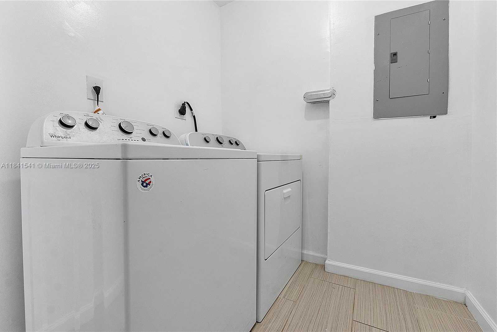Small Image of 6703 BROOKWOOD BLVD, Tamarac Number 27