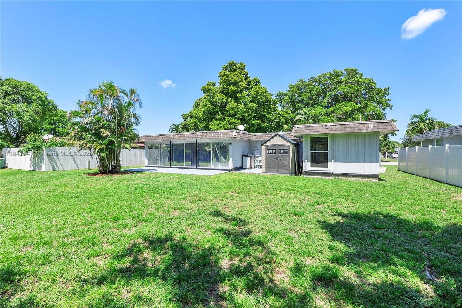 Small Image of 6703 BROOKWOOD BLVD, Tamarac Number 30