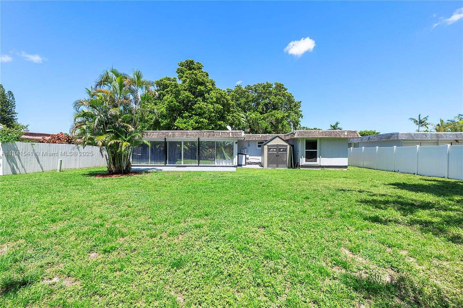 Small Image of 6703 BROOKWOOD BLVD, Tamarac Number 32