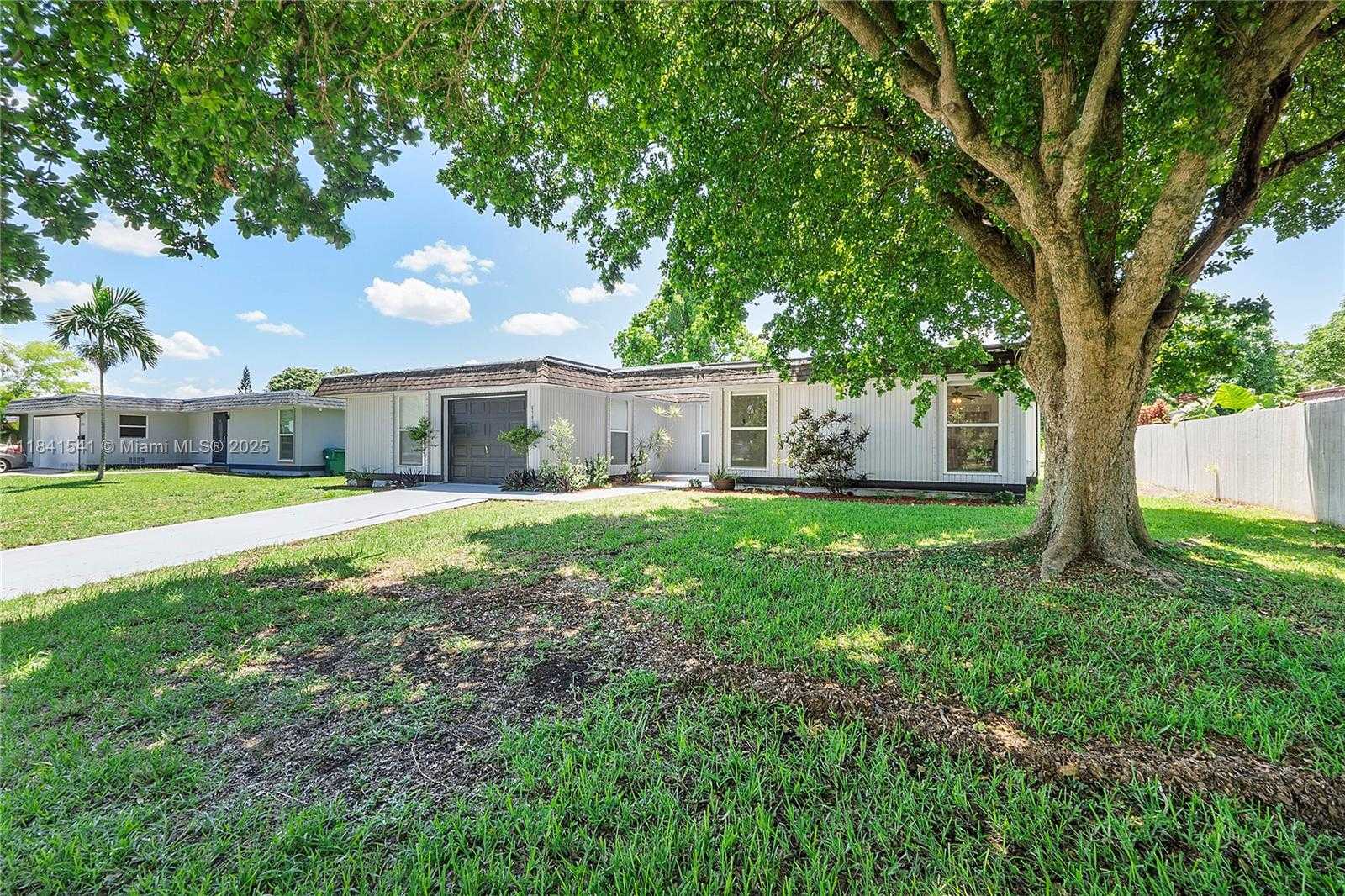 Small Image of 6703 BROOKWOOD BLVD, Tamarac Number 34