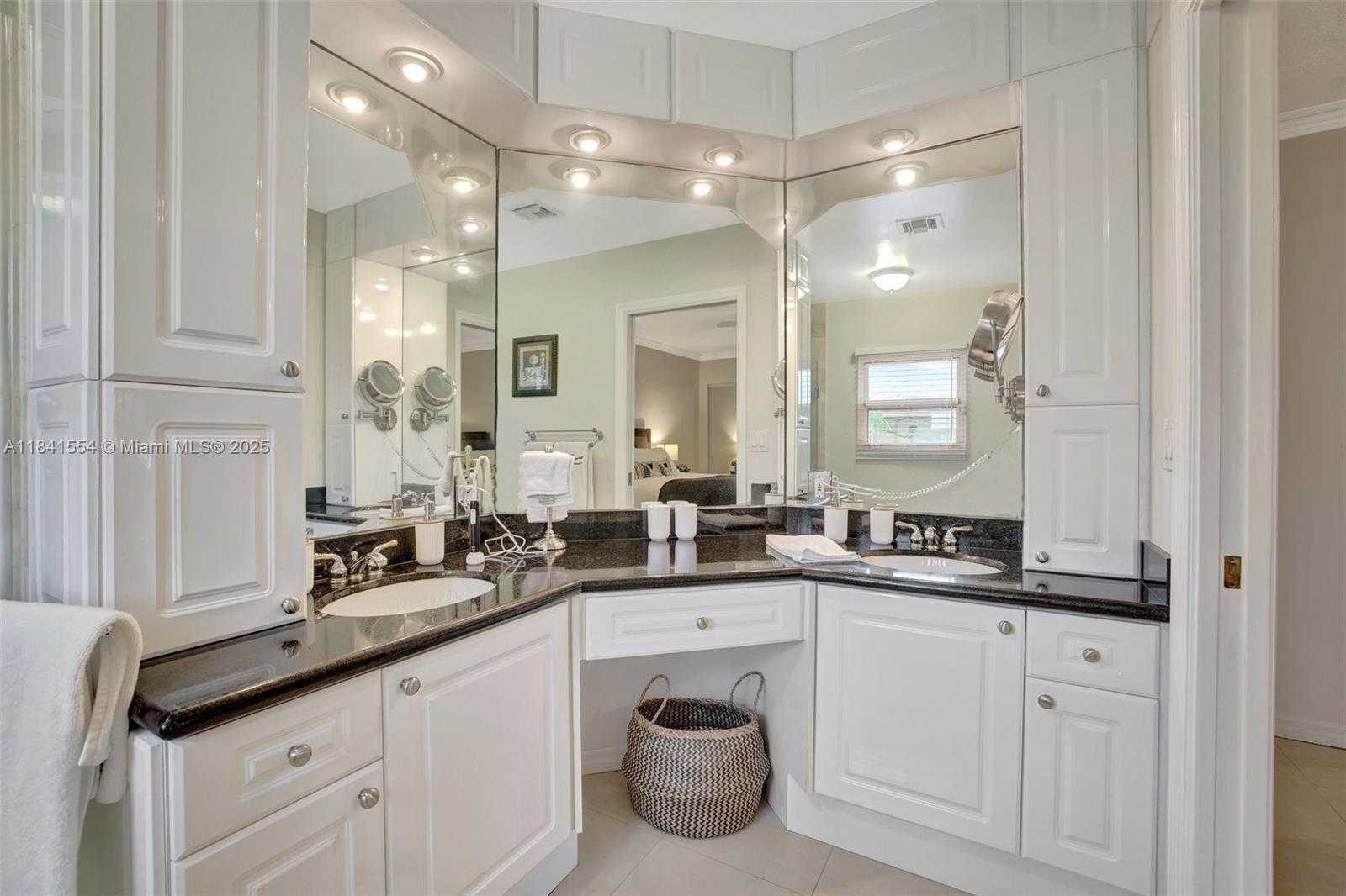 Small Image of 317 NORTH EAST 5TH CT, Dania Beach Number 15