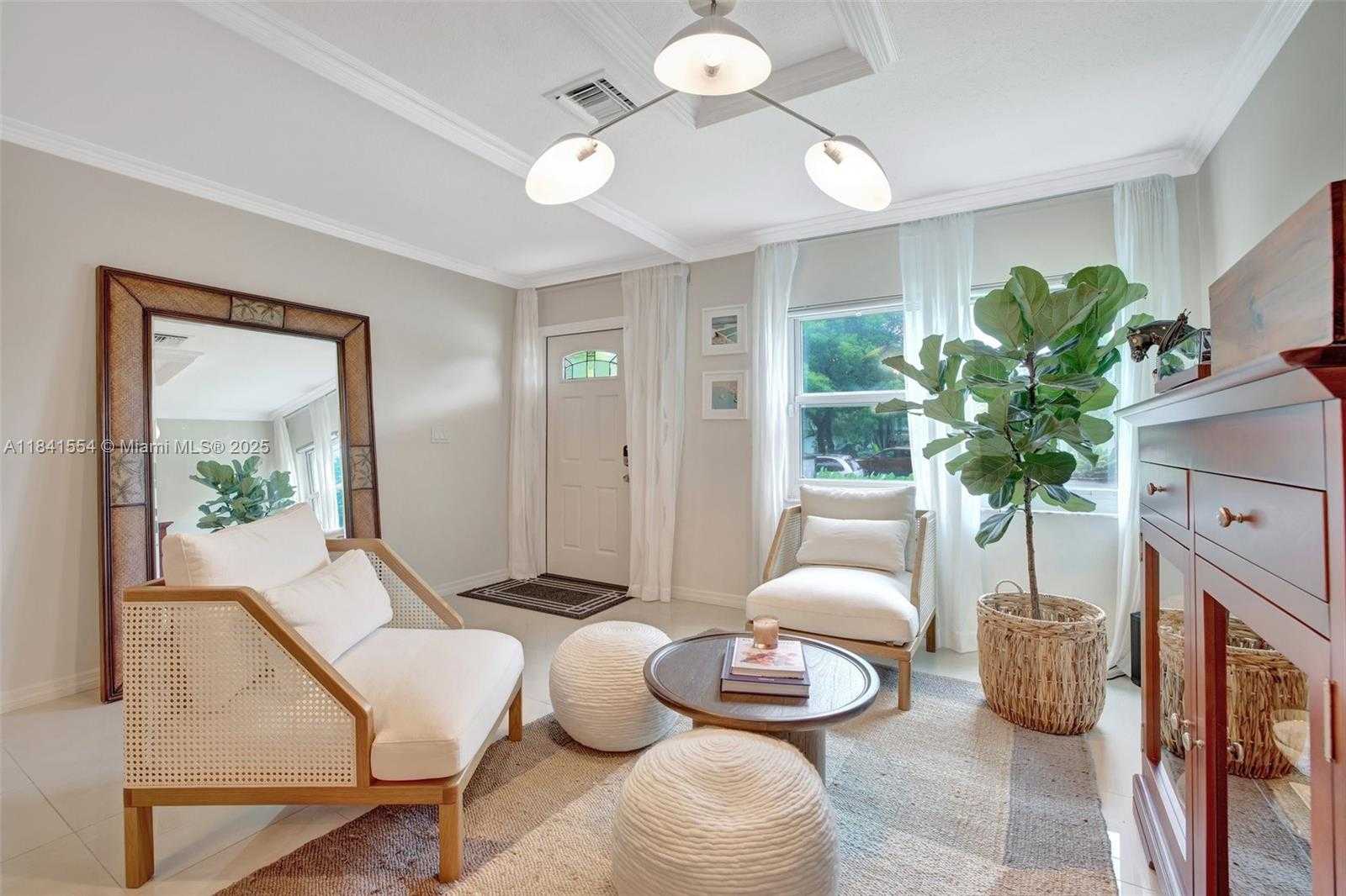 Small Image of 317 NORTH EAST 5TH CT, Dania Beach Number 3