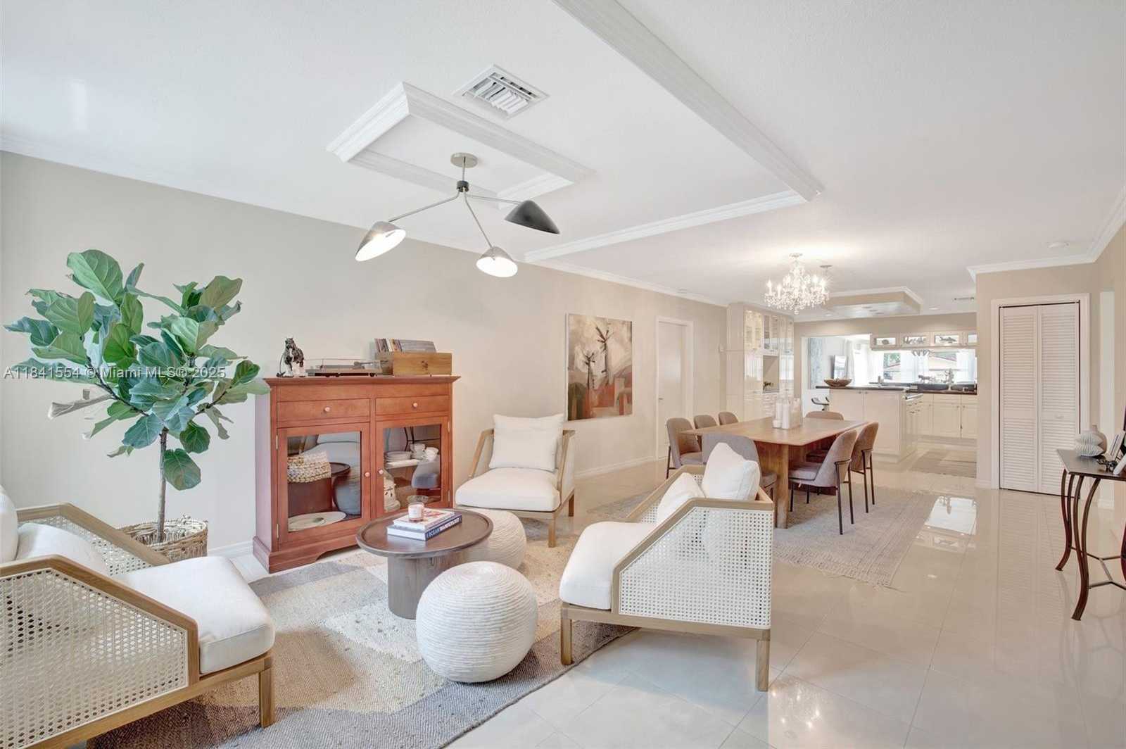 Small Image of 317 NORTH EAST 5TH CT, Dania Beach Number 4