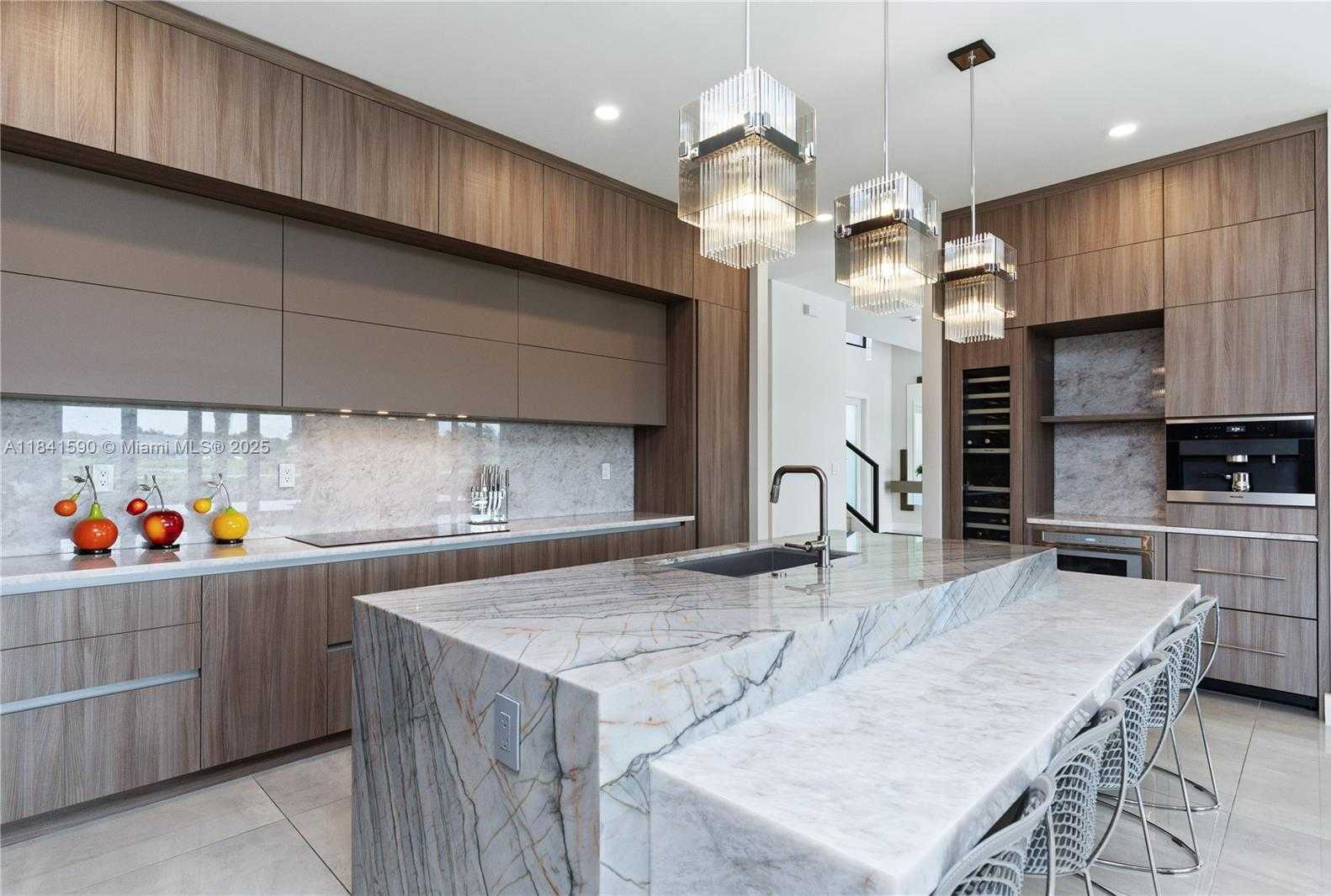 Small Image of 1830 MEADOWS DR, Davie Number 10