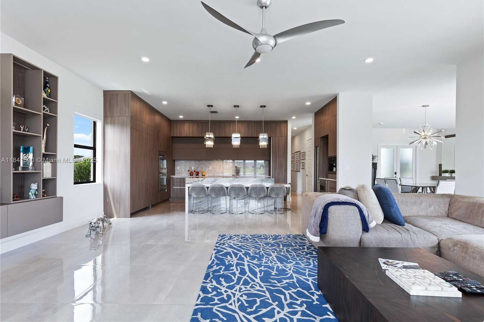 Small Image of 1830 MEADOWS DR, Davie Number 14