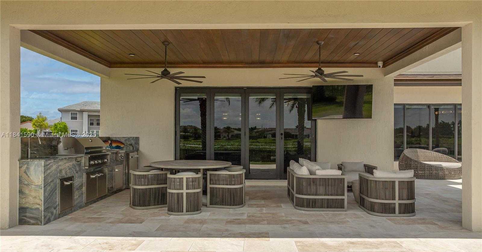 Small Image of 1830 MEADOWS DR, Davie Number 17