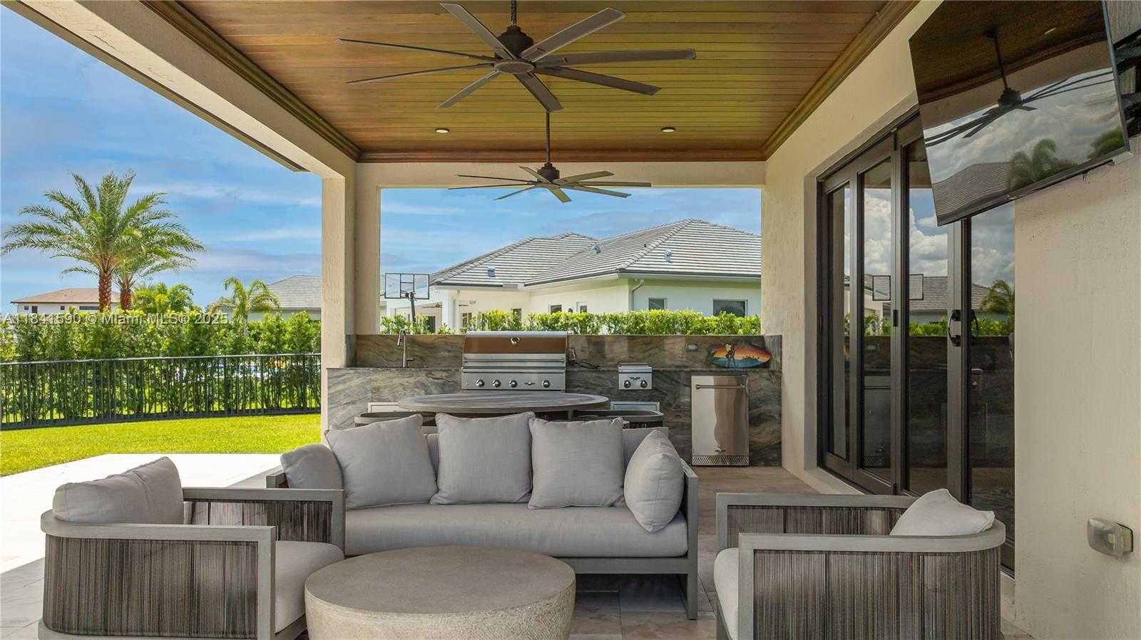 Small Image of 1830 MEADOWS DR, Davie Number 18