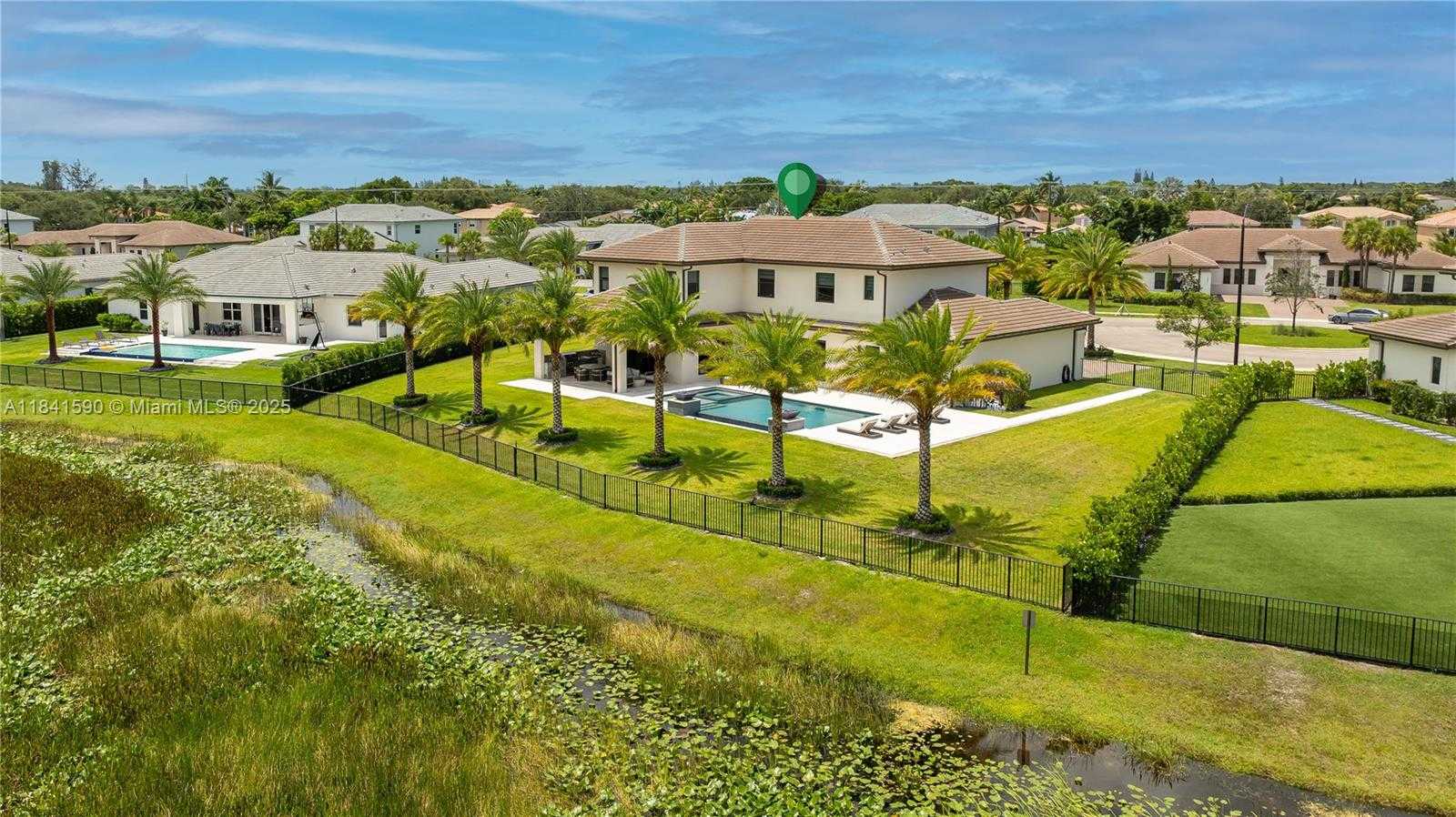 Small Image of 1830 MEADOWS DR, Davie Number 21