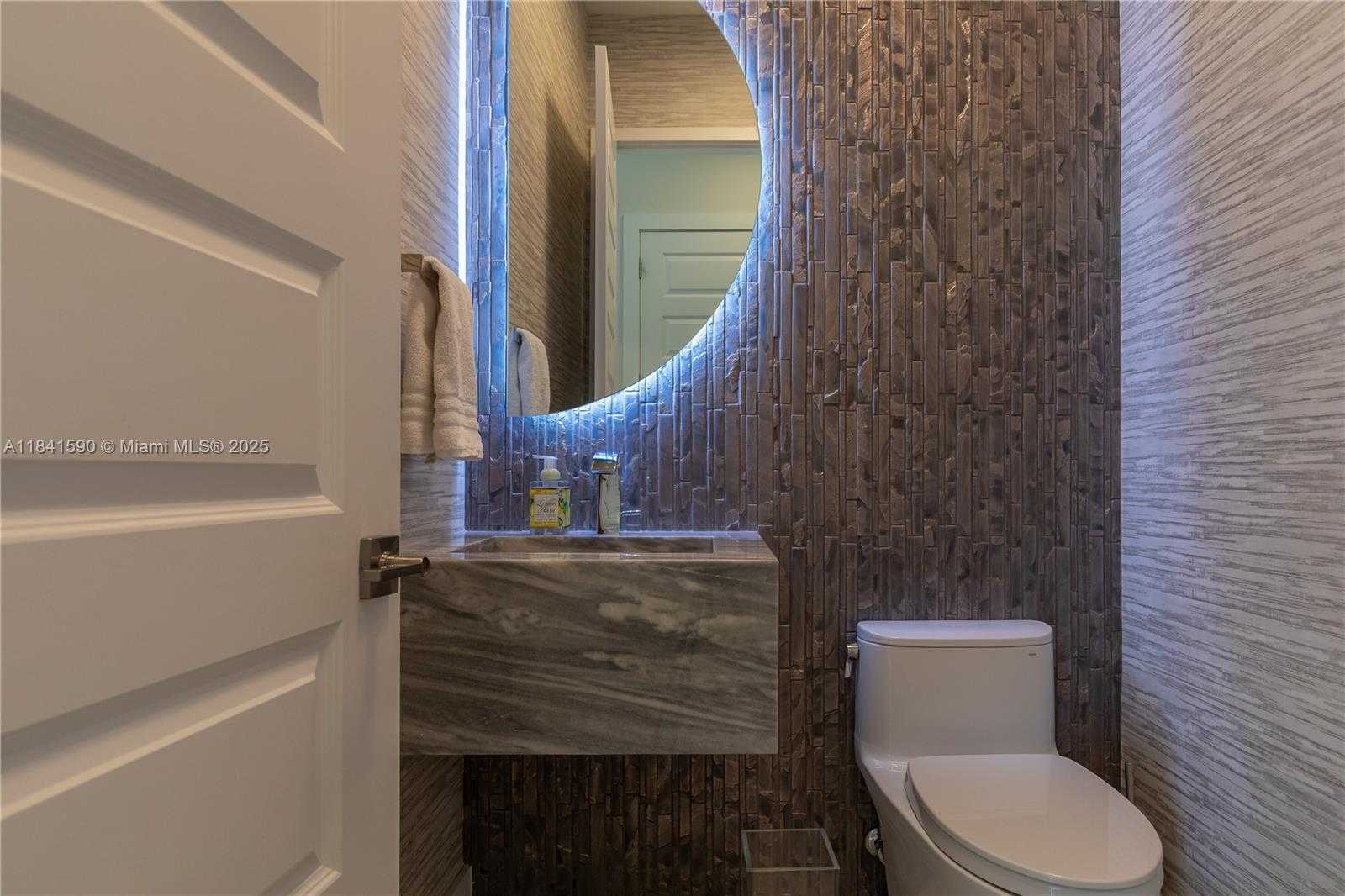 Small Image of 1830 MEADOWS DR, Davie Number 22