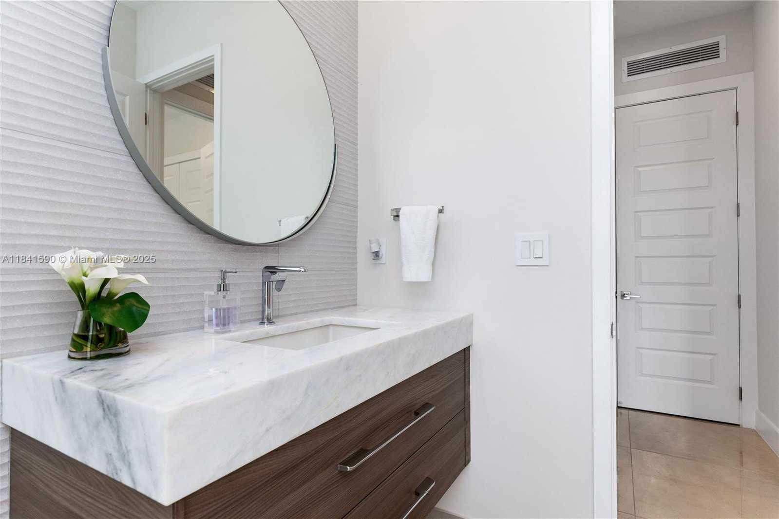 Small Image of 1830 MEADOWS DR, Davie Number 24