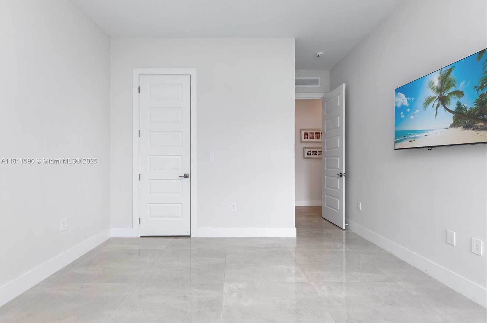 Small Image of 1830 MEADOWS DR, Davie Number 25