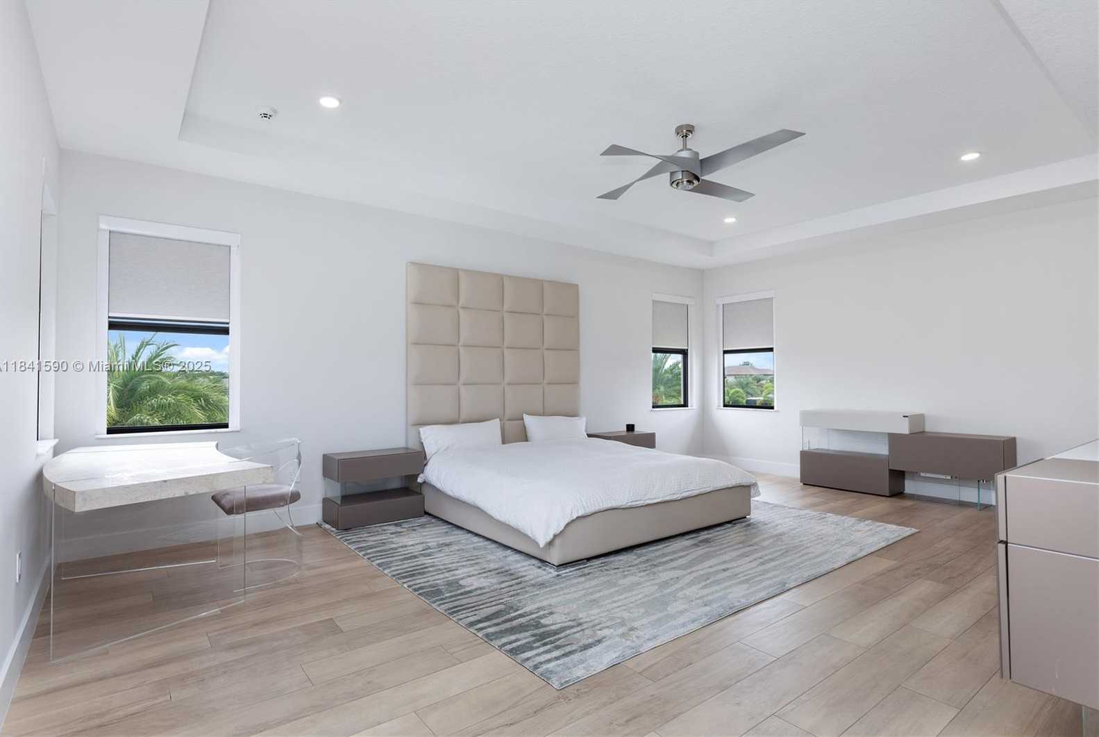 Small Image of 1830 MEADOWS DR, Davie Number 29