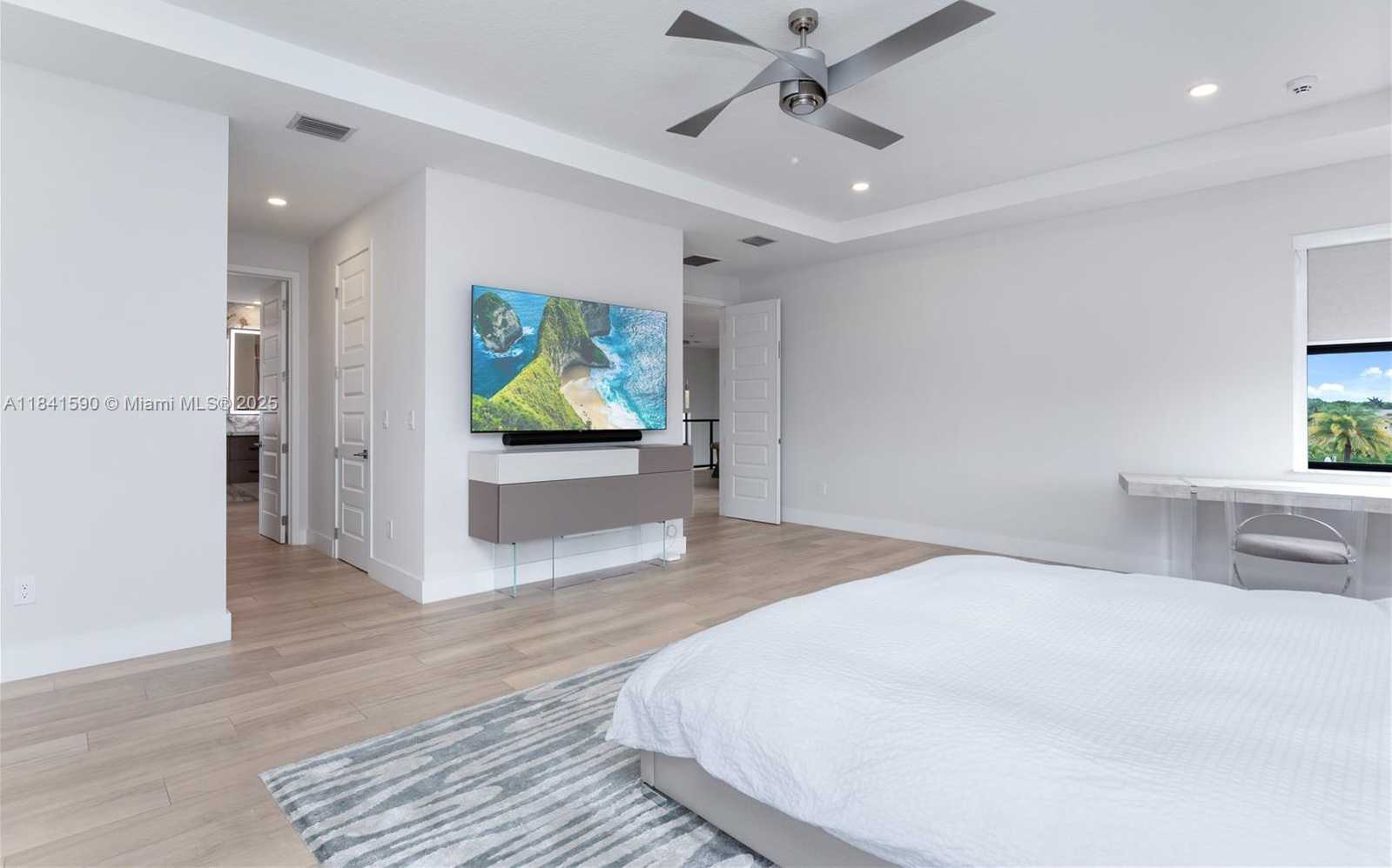 Small Image of 1830 MEADOWS DR, Davie Number 31