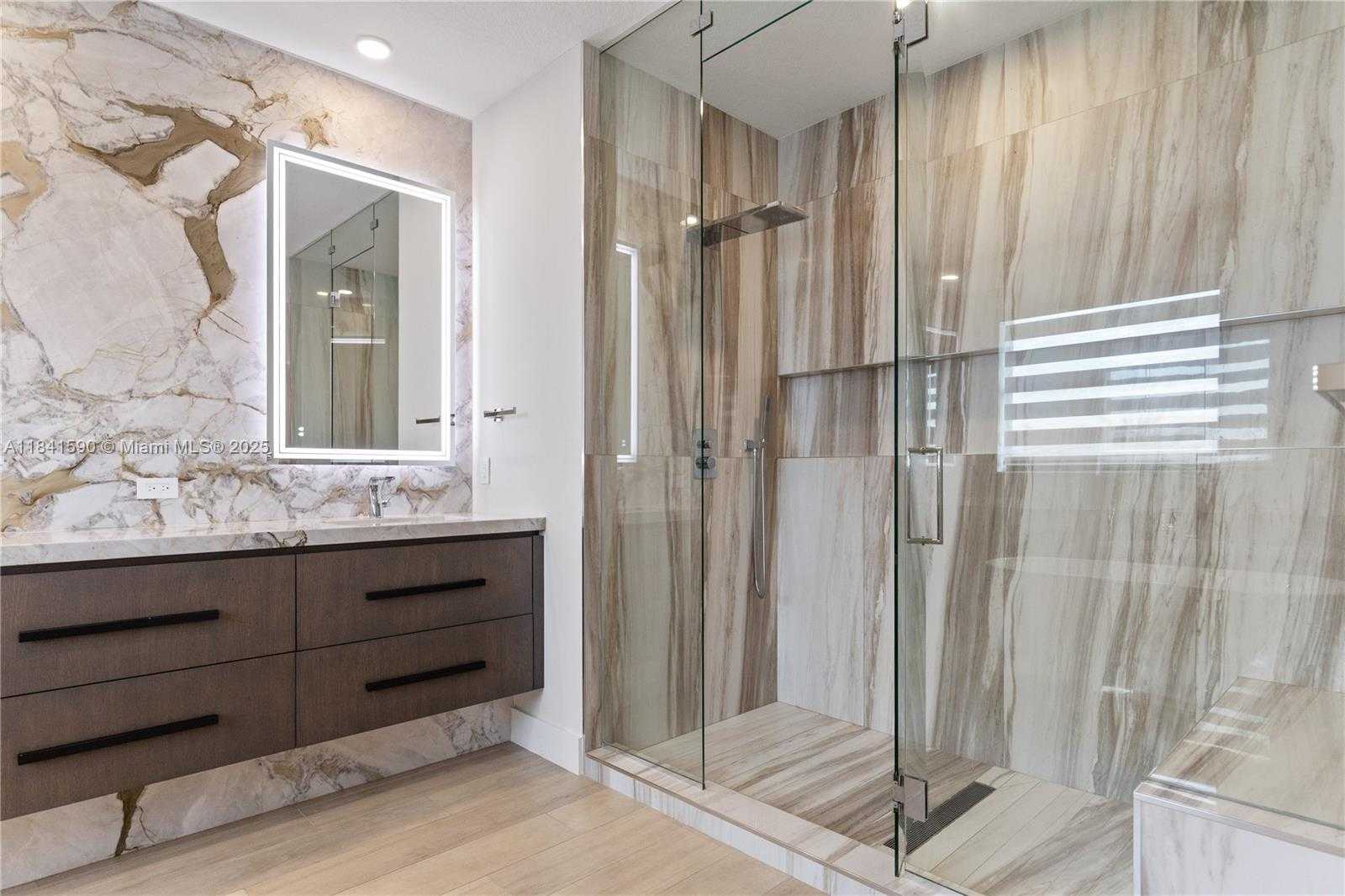 Small Image of 1830 MEADOWS DR, Davie Number 34
