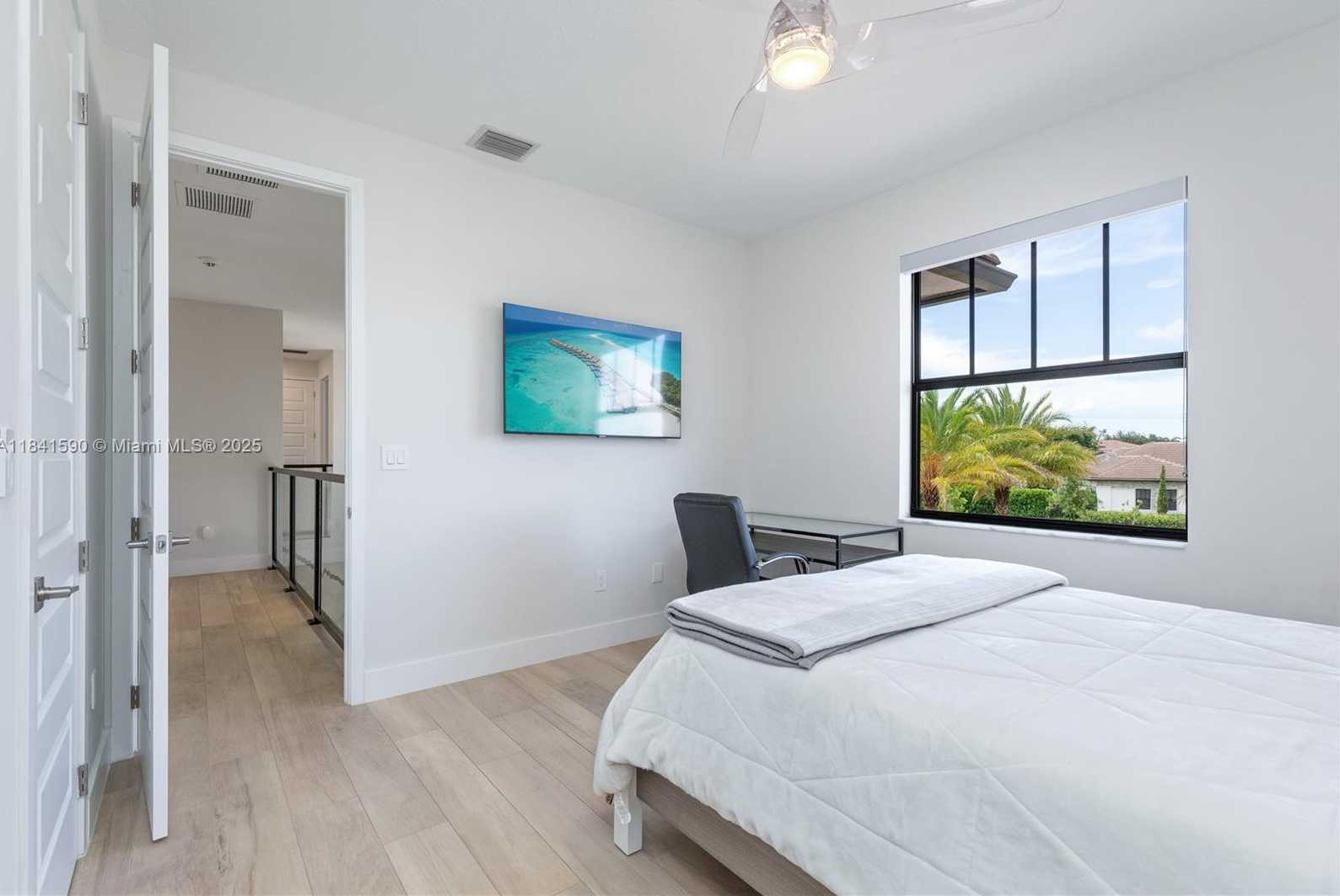 Small Image of 1830 MEADOWS DR, Davie Number 36