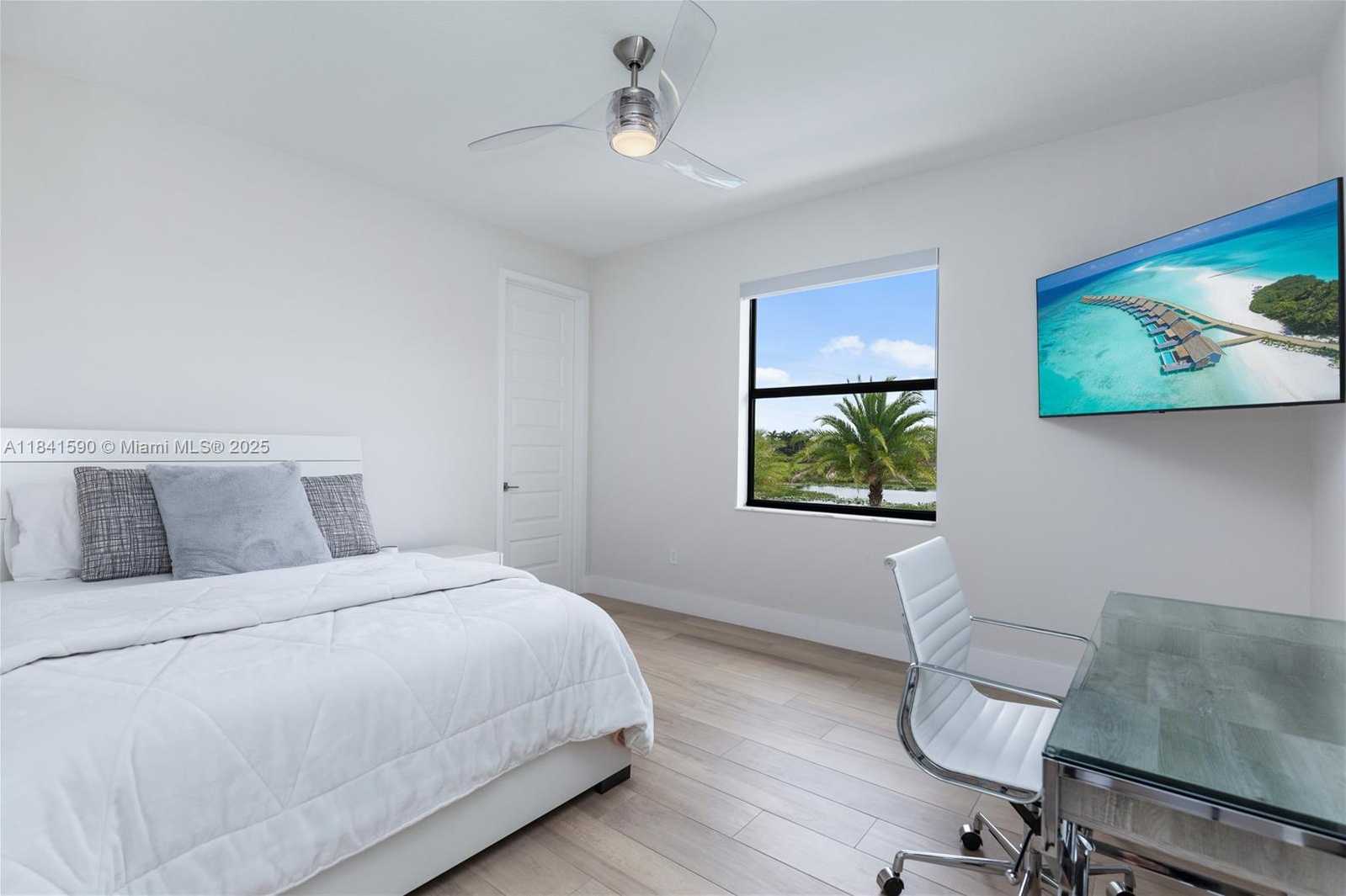 Small Image of 1830 MEADOWS DR, Davie Number 37