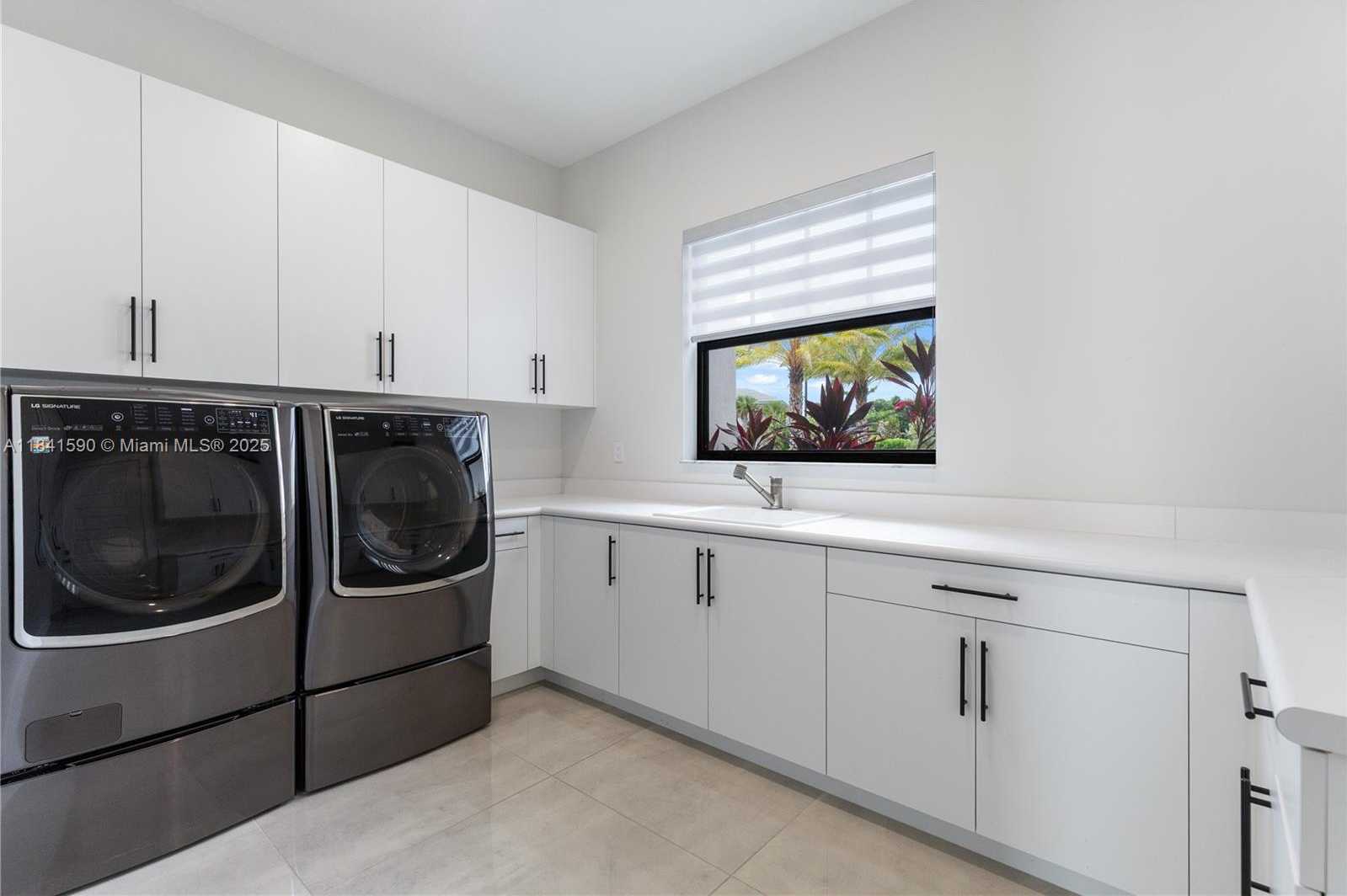 Small Image of 1830 MEADOWS DR, Davie Number 39