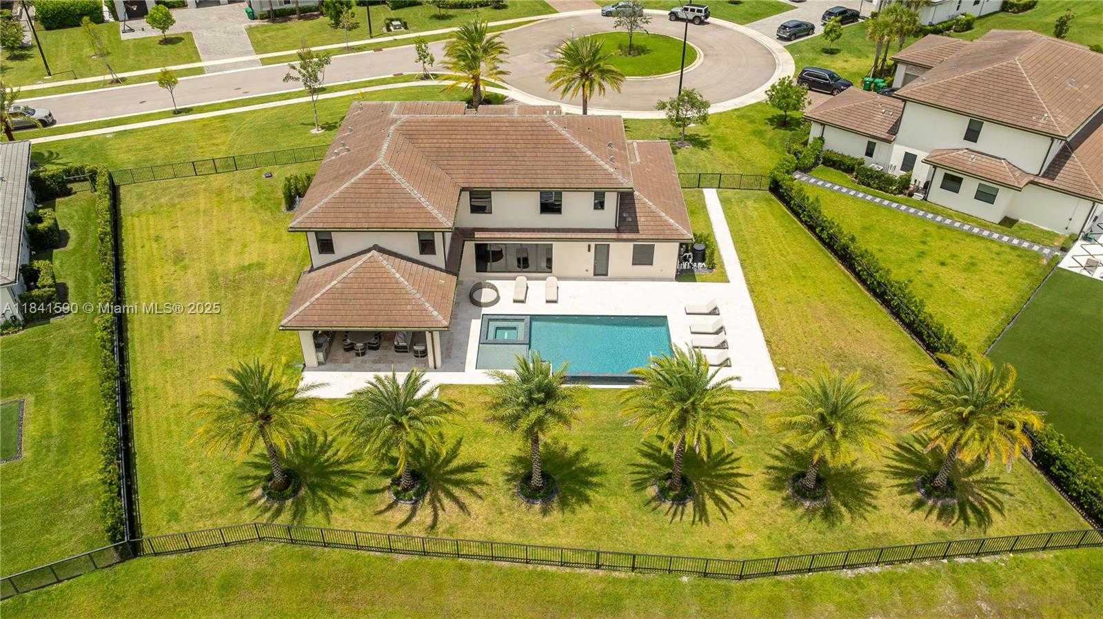 Small Image of 1830 MEADOWS DR, Davie Number 42