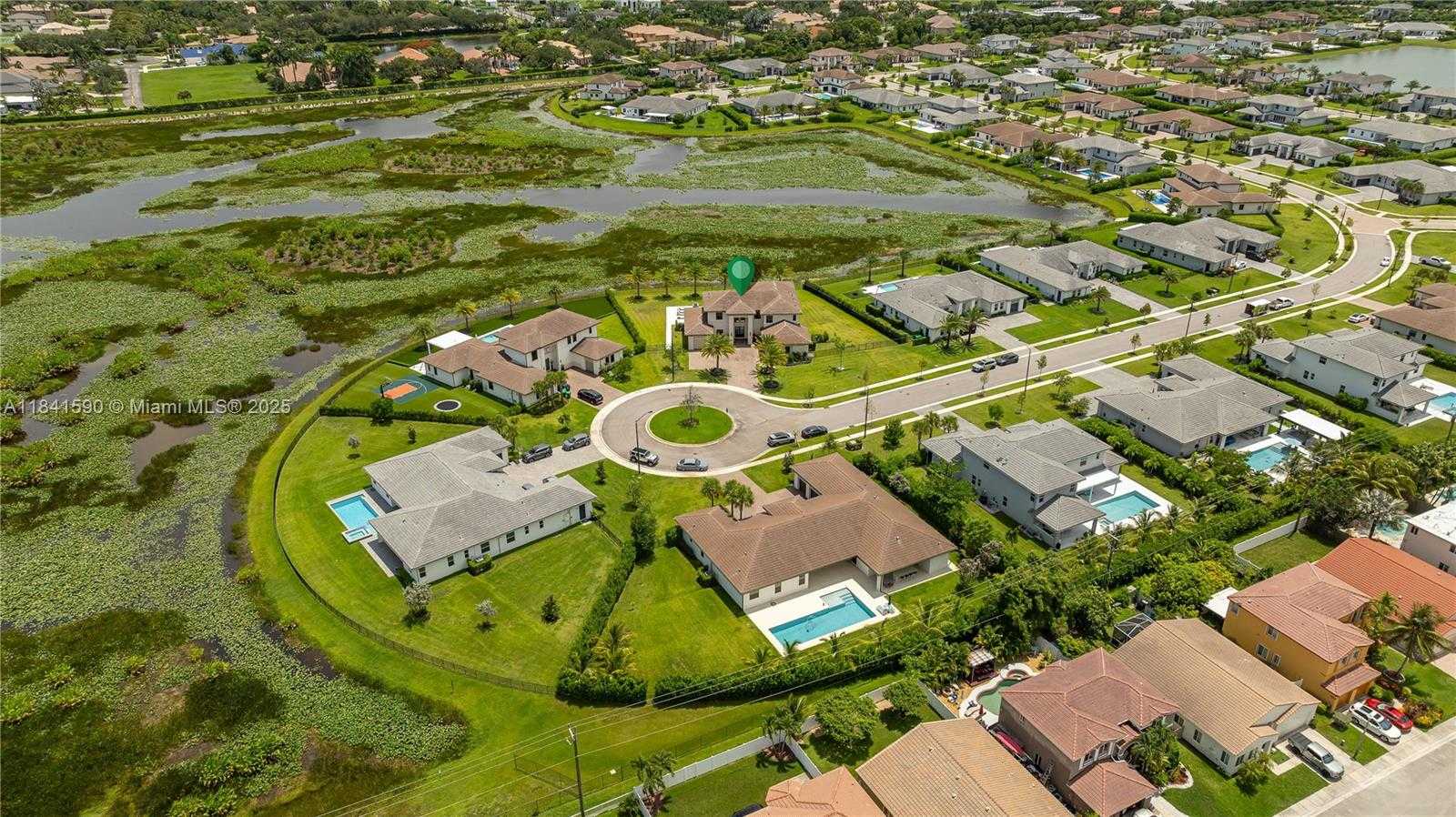 Small Image of 1830 MEADOWS DR, Davie Number 43